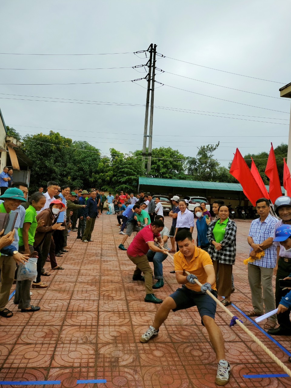 Xã Hương Long Sôi nổi tổ chức giải Kéo co nam năm 2023 chào mừng kỷ niệm 93 năm ngày thành lập Hội Nông dân Việt nam 14/10 và 67 năm ngày thành lập Hội LHTN Việt Nam 15/10