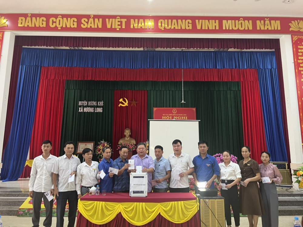 Sáng nay vào lúc 7h00 ngày 6 tháng 5 năm 2024 , UBND-UBMMT xã Hương Long :Hội nghị triển khai chương trình bơi an toàn,phòng chống đuối nước cho trẻ em và phát động gây quỹ học bơi năm 2024 